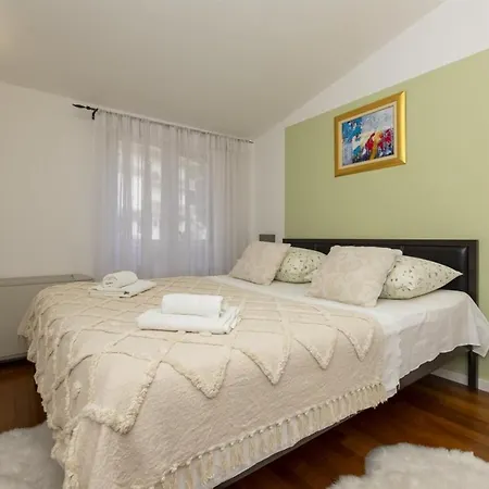 Apartamento In With Sea View, Balcony, Air Conditioning, Wifi 5129-5 Omiš