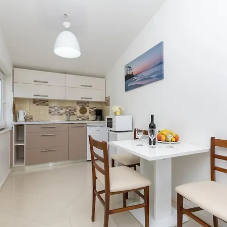 In With Sea View, Balcony, Air Conditioning, Wifi 5129-5